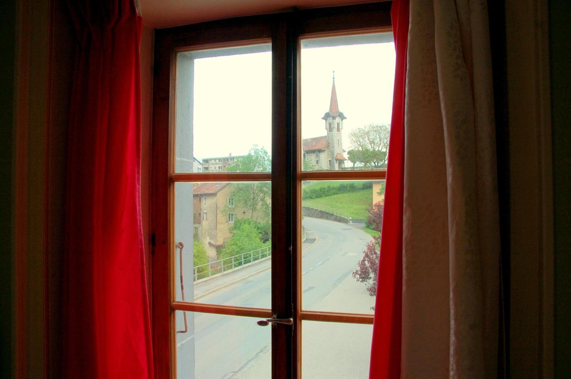 Hotel De L'Ours Vuiteboeuf ภายนอก รูปภาพ