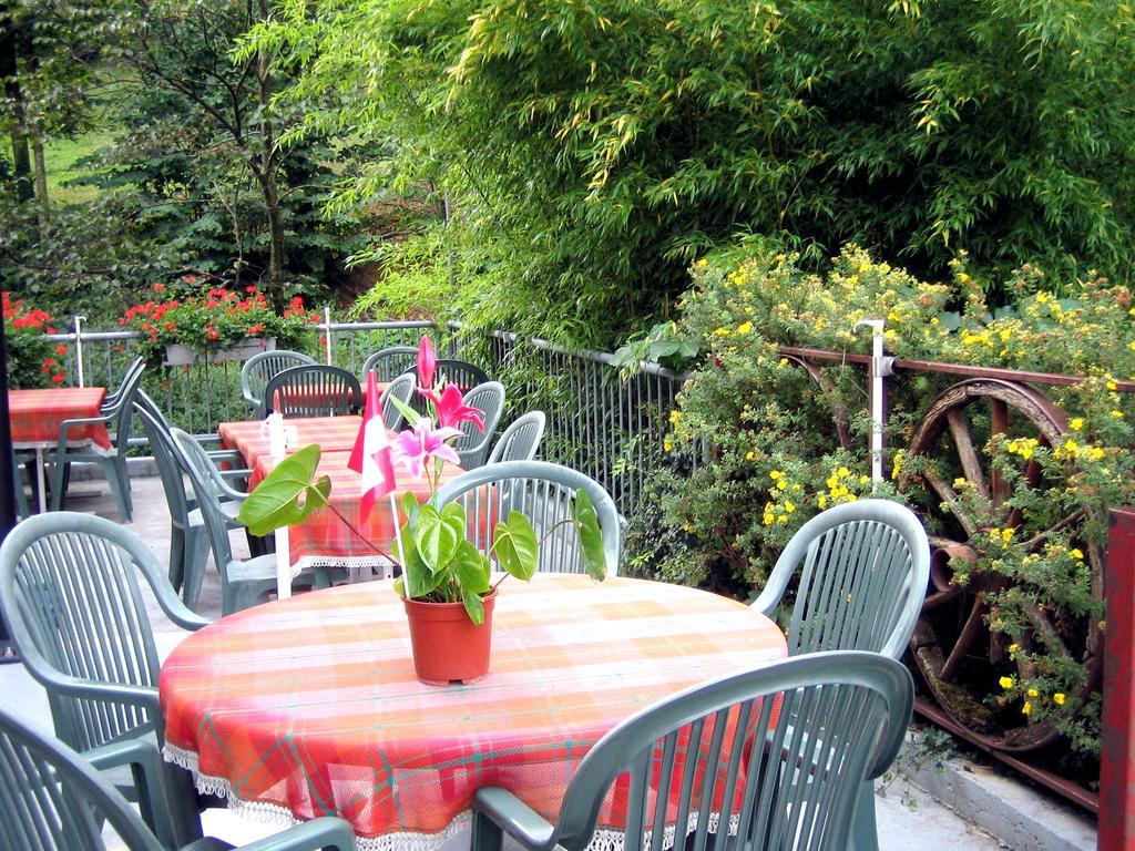 Hotel De L'Ours Vuiteboeuf ภายนอก รูปภาพ