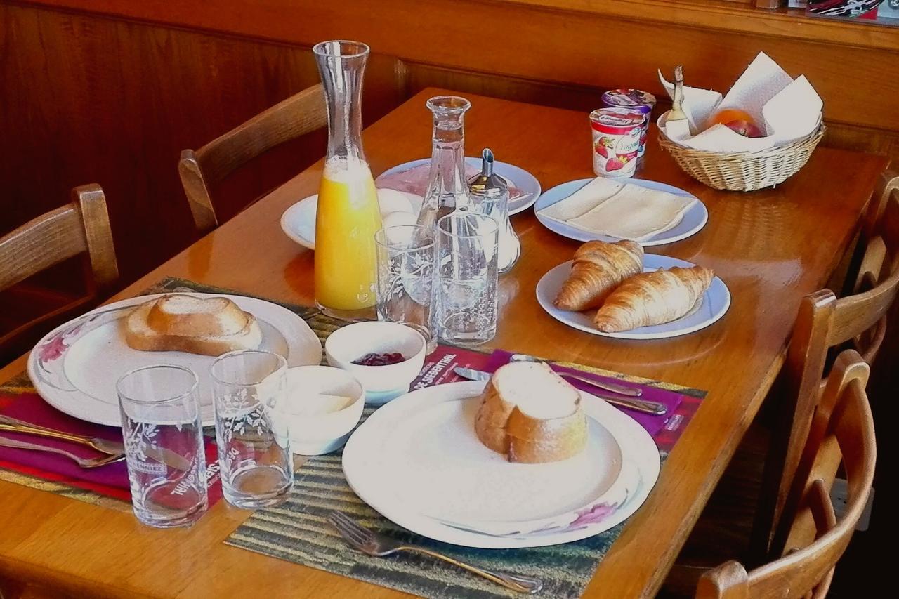 Hotel De L'Ours Vuiteboeuf ภายนอก รูปภาพ
